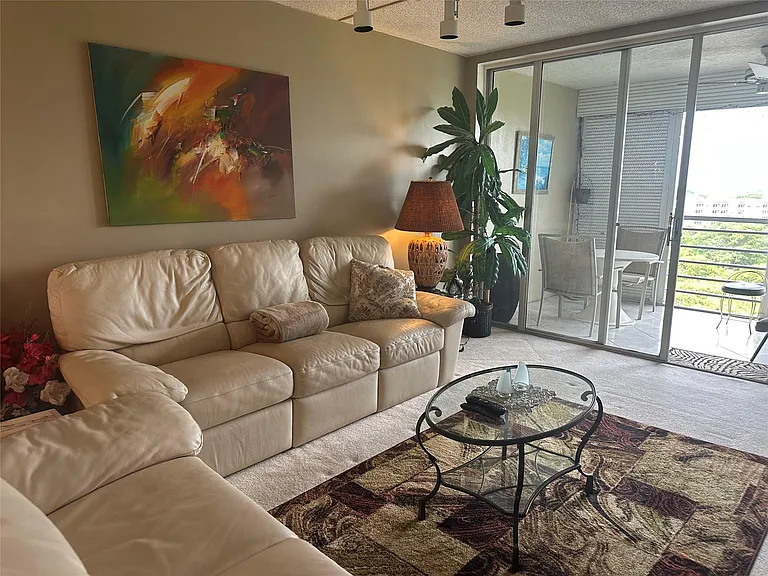 605 Oaks Dr #1009 — Photo 4