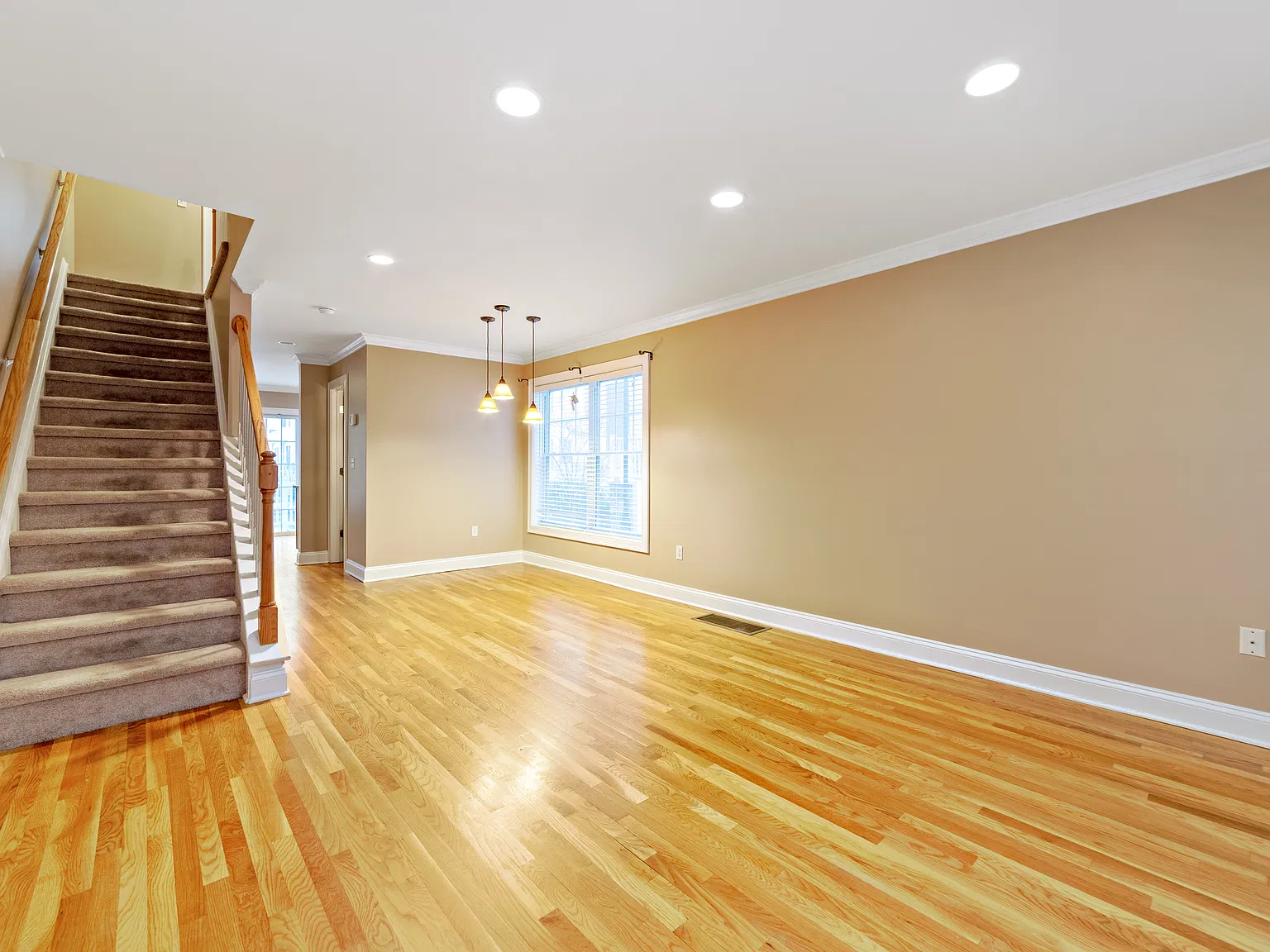 2 bed, 1.5 bath, 1625 sqft, $3,950 — Photo 4