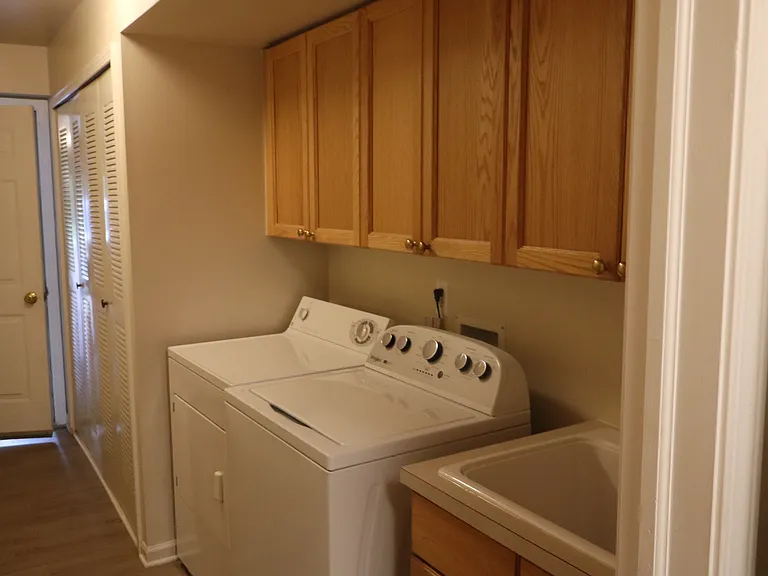 4580 Berkshire Dr — Photo 23