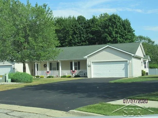 18 Pondview Dr photo 1