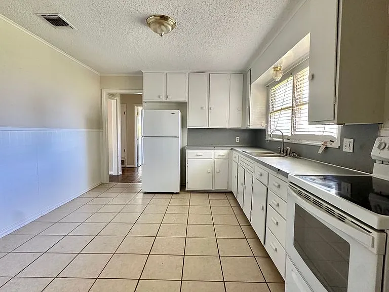 2473 Culver Ave — Photo 7