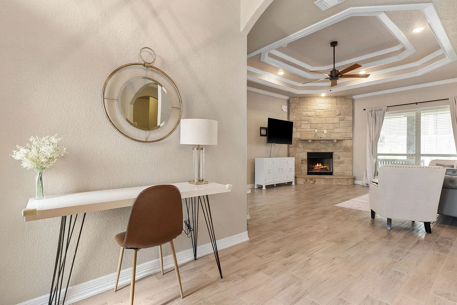 4 bed, 2.0 bath, 2314 sqft, $4,358 — Photo 3