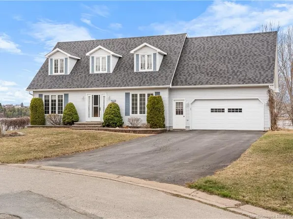 1725 Gowan Brae Dr, Bathurst, NB E2A 4X5