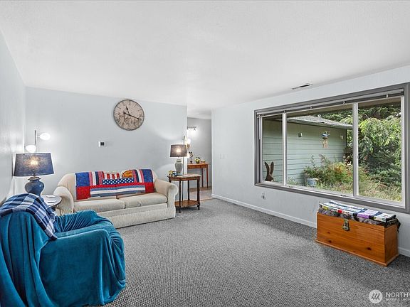 5th image of 584 W Wanamaker Road