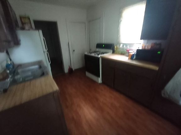 3rd image of 1434 W Jefferson St
