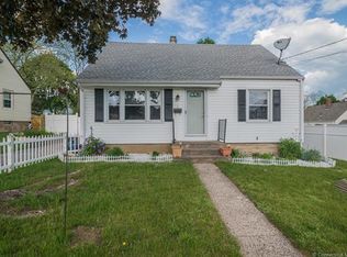 11 Lynmoor Pl, Hamden, CT 06517