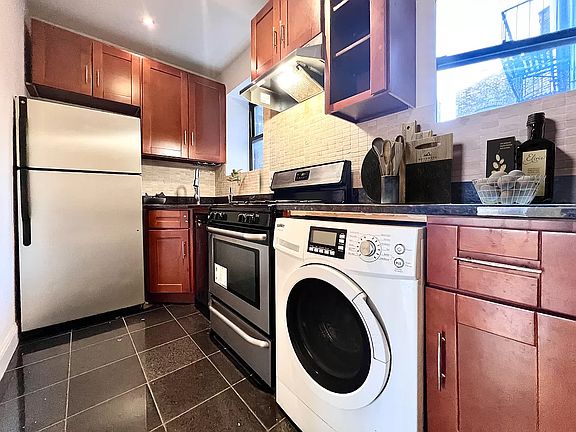 2nd image of 120 W 109th St APT 3R