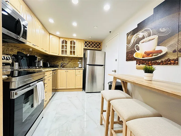 6039 Collins Ave #1507 — Photo 7
