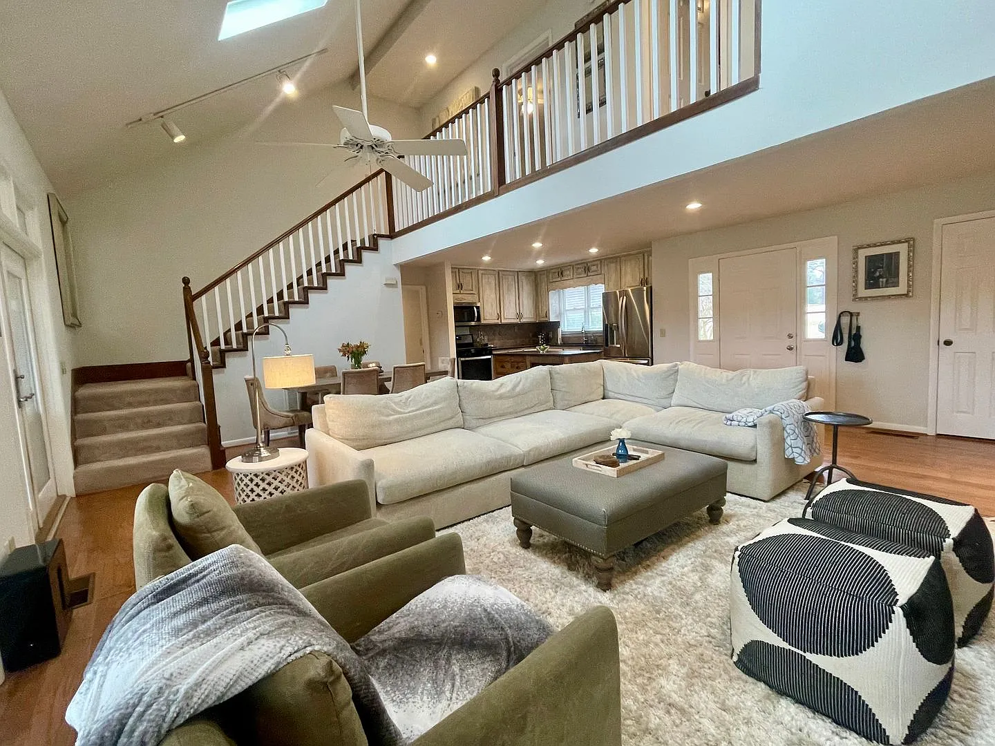 Spacious Lake and Golf View Home — Photo 4