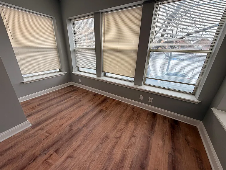 4739 S Ingleside Ave — Photo 7