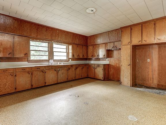 5th image of 1034B Robin St