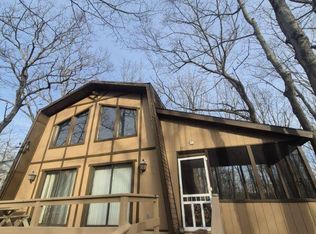 191 Saunders Dr, Bushkill, PA 18324