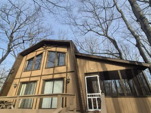 191 Saunders Dr, Bushkill, PA 18324