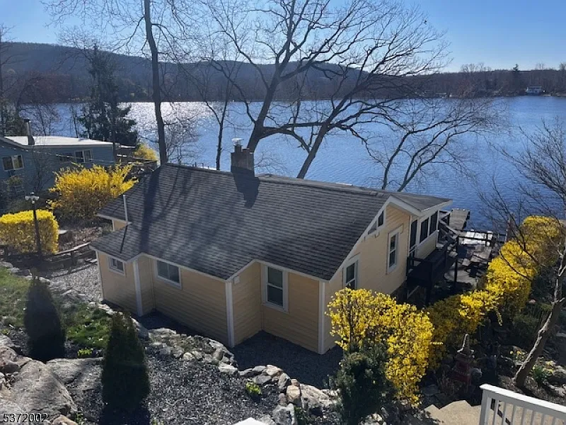 3 bed, 1.0 bath, $2,500 — Photo 2