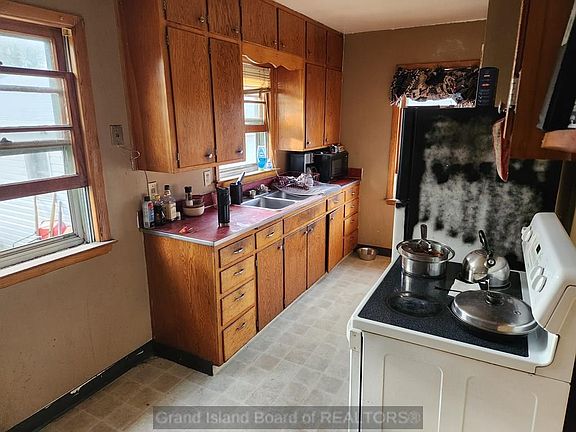 3rd image of 1320 N Broadwell Ave