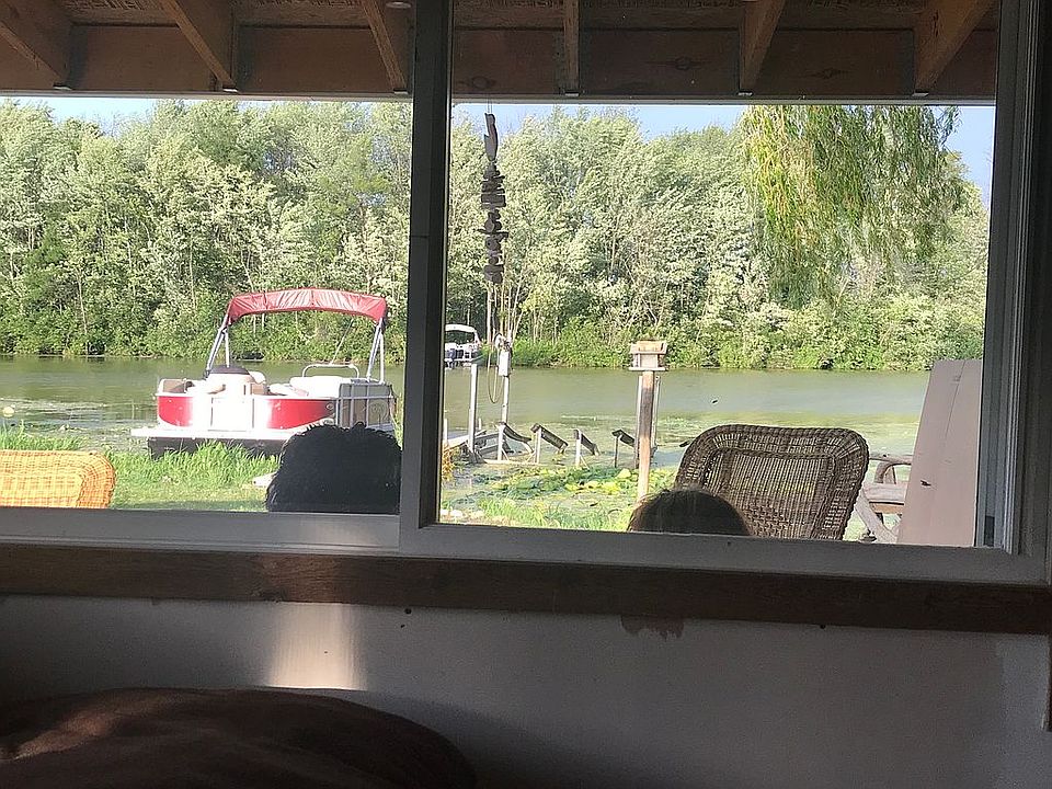 2nd image of 2415 Popp Ln