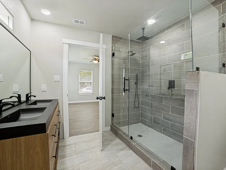 703 W Rosewood Ave — Photo 14