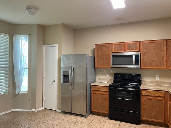 5th image of 2620 Tilden Dr