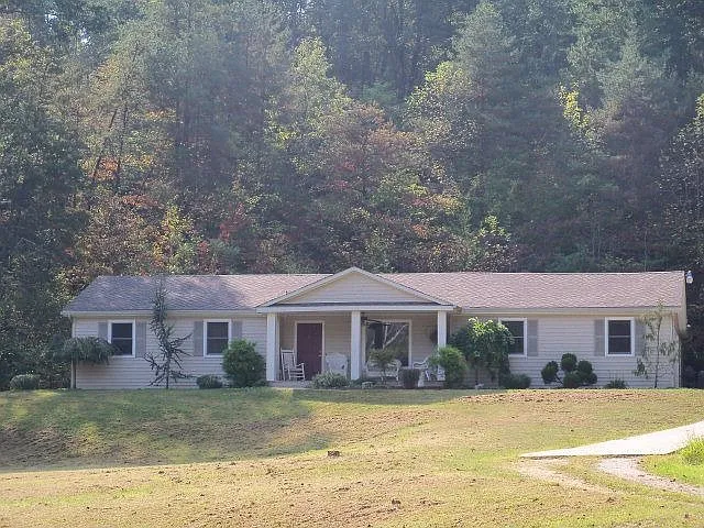 320 Railroad Hollow Rd photo 1