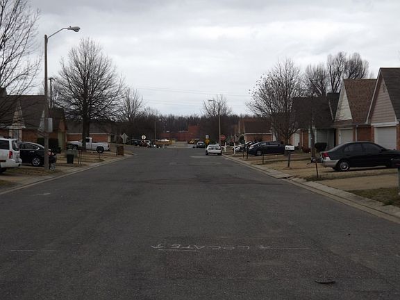 5th image of 7621 Lilly Dr