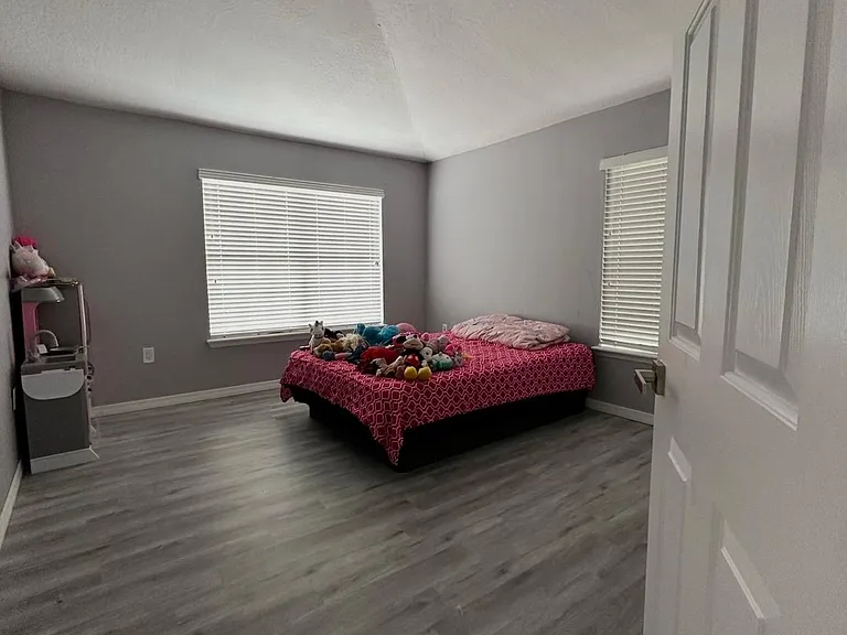 8326 Shallow Creek Ct — Photo 21