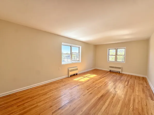 42-18 201st St #G5, Bayside, NY 11361