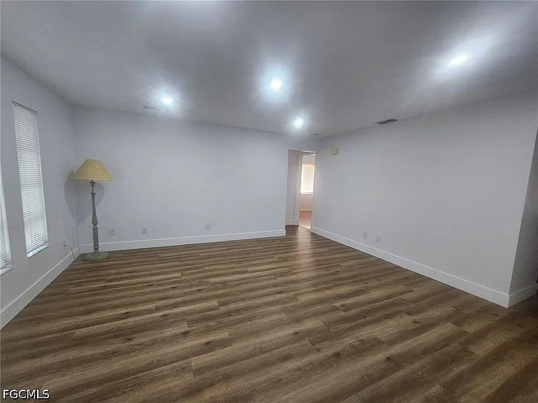 5989 Hillyer Ct W — Photo 3