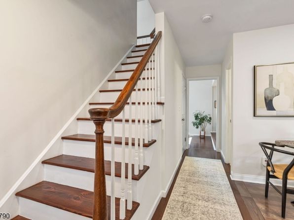 130 Sunrise Dr, Long Hill Twp., NJ 07933