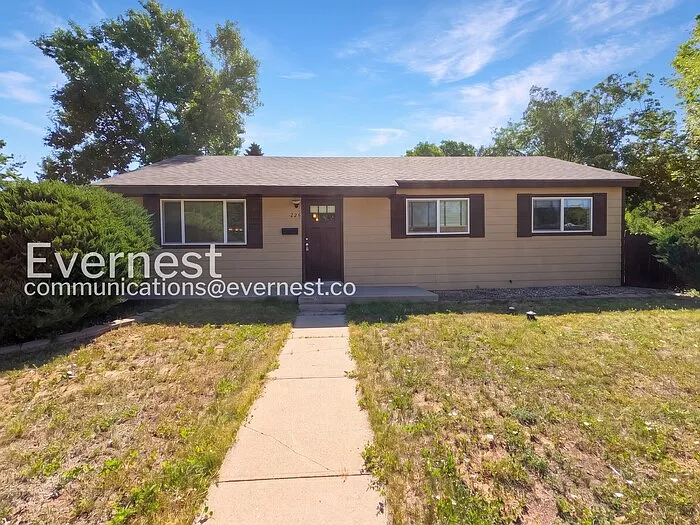 226 Columbine Ct — Photo 1