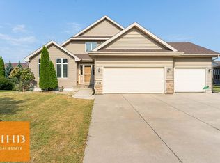 150 Cobham Ln, Sun Prairie, WI 53590