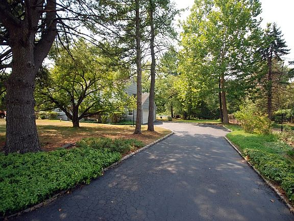 3rd image of 1716 Arrowbrook Dr