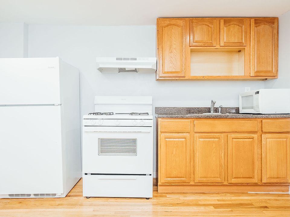 1st image of 440 Lafayette Ave APT 1