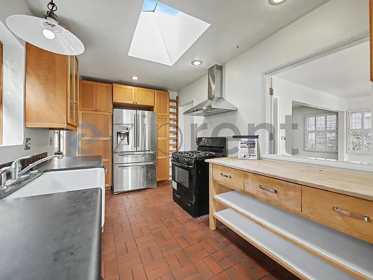 2504 Palm Ave — Photo 9