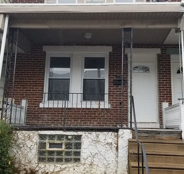232 E Garrett St — Photo 2