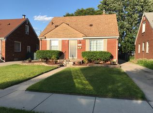 27378 Leroy St, Roseville, MI 48066