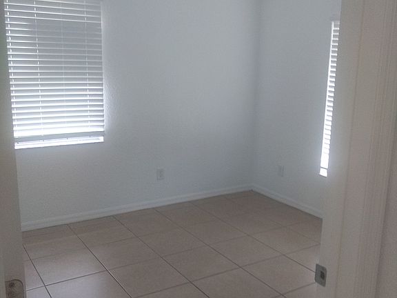 5th image of 322 Arrowroot Rd