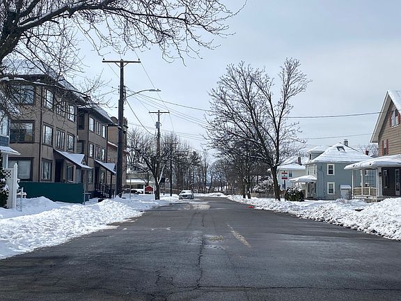4th image of 412 Roosevelt Ave
