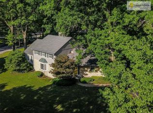 2400 Tomahawk Rd, Mission Hills, KS 66208