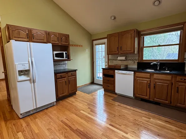 28 Nonquit St, Worcester, MA