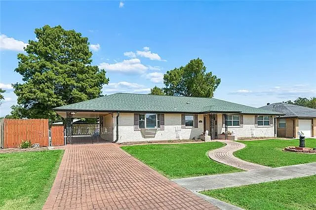 4 bed, 2.0 bath, 1734 sqft, $2,200 — Photo 1
