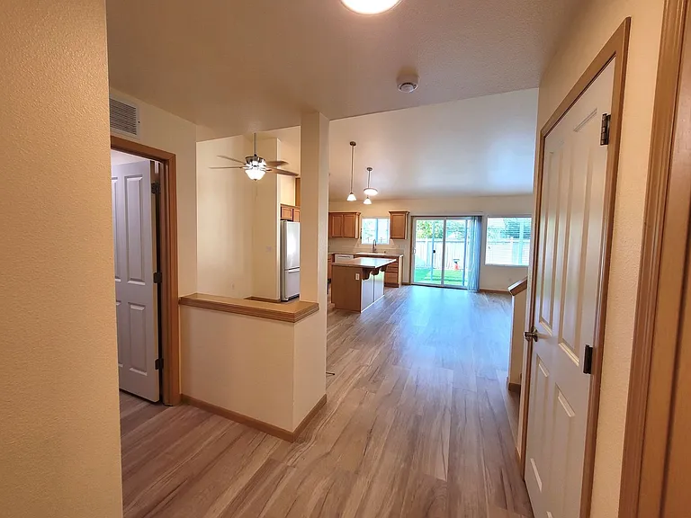 410 Holland Ave — Photo 7
