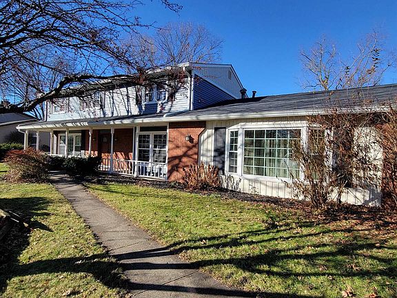 3rd image of 15655 Windingbrook Dr