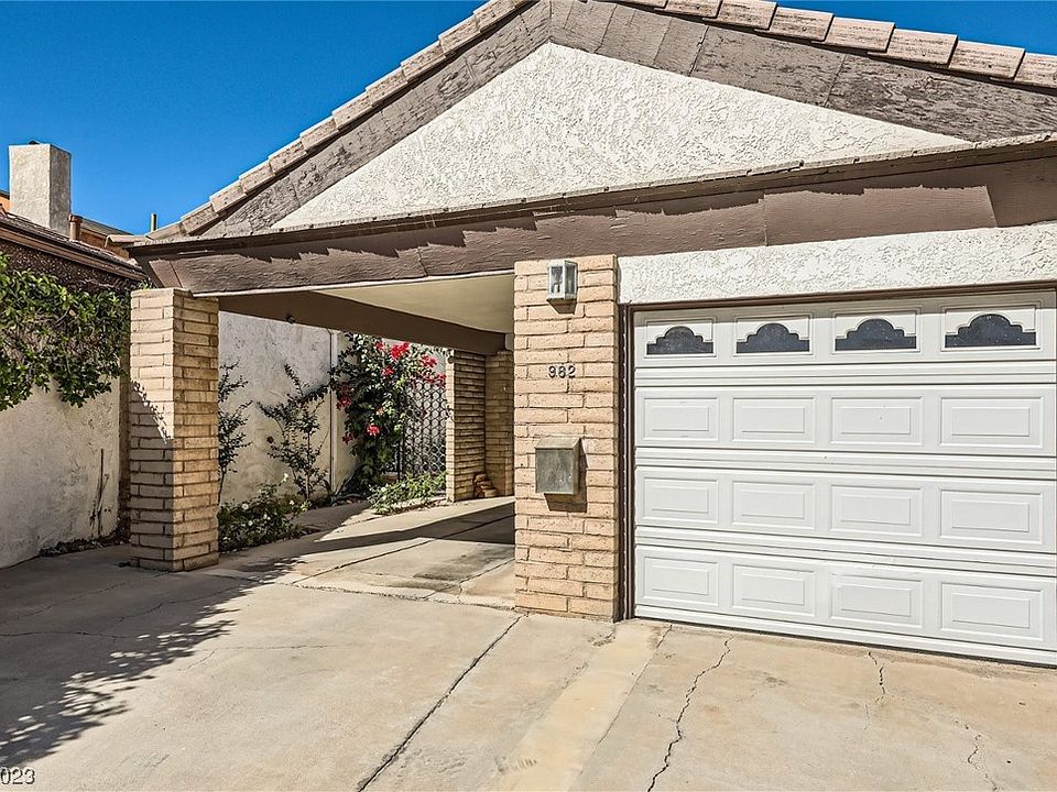 1st image of 982 Bel Air Cir