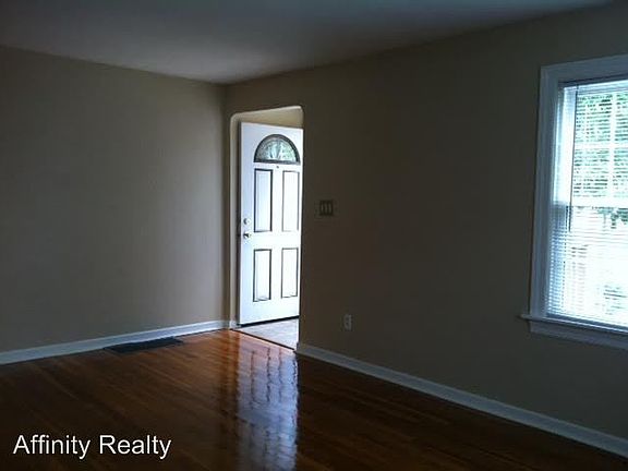 2nd image of 2654 Hazel Ave