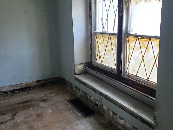 4th image of 4523 Tracy Ave