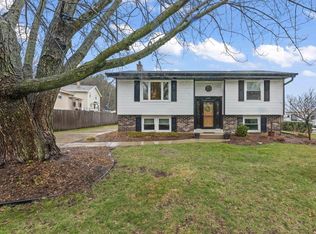 206 Chestnut Ridge Dr, Hartland, WI 53029