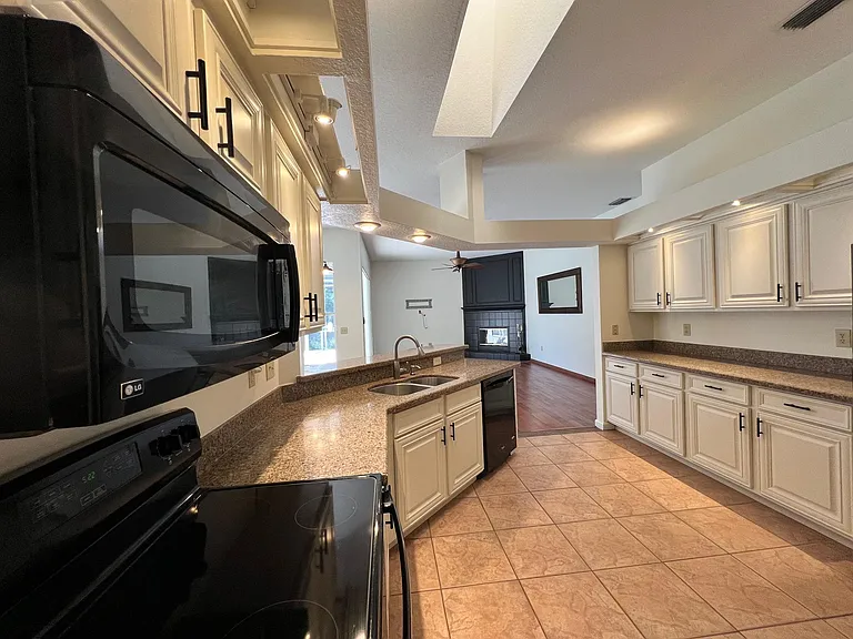 9639 Fox Hearst Rd — Photo 17