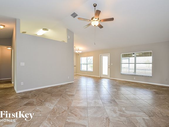 3rd image of 915 NE 36th Ter