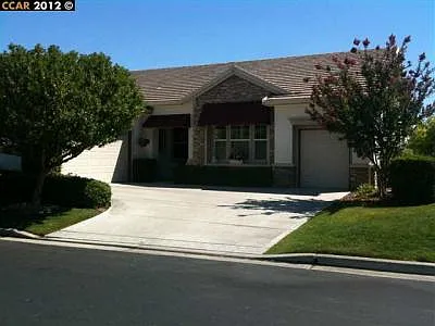 723 Richardson Dr photo 1