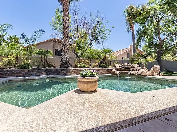 1211 E Drake Dr — Photo 5